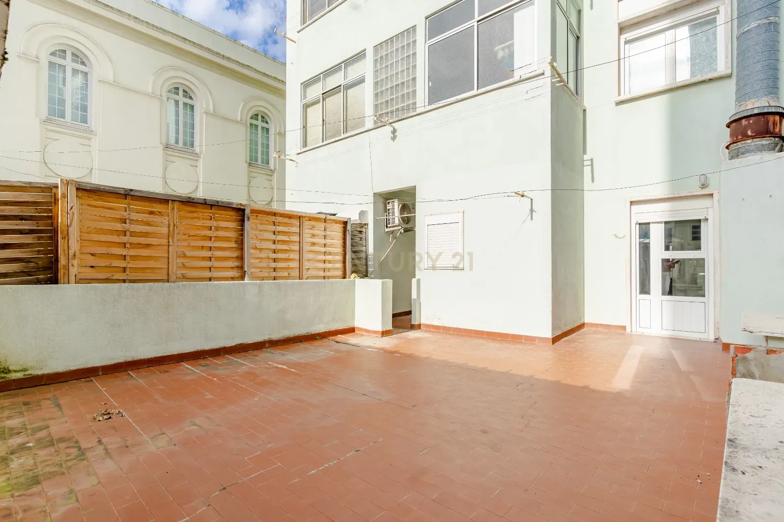 T1 com amplo terraço à Gomes Freire - Lisboa - Image 3